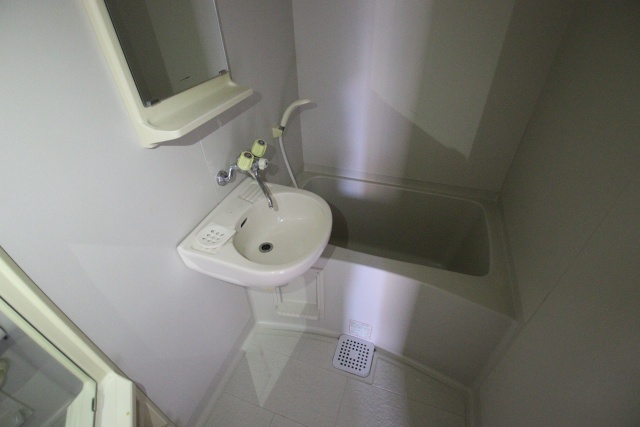 バス・シャワールーム　※別号室の参考写真です。