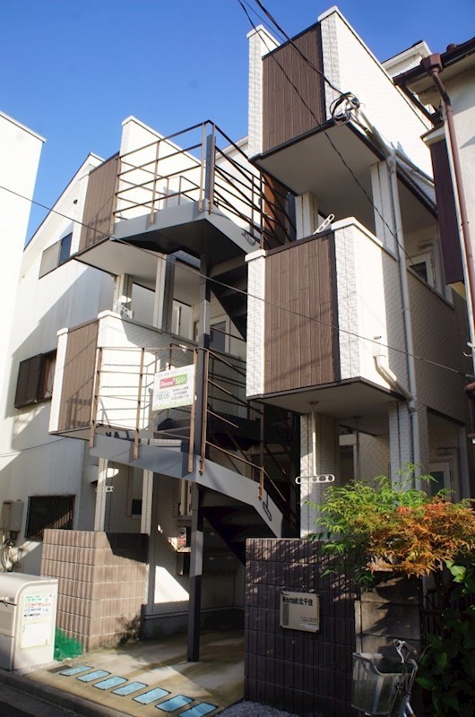 建物外観　北千住駅西口徒歩10分（800ｍ）