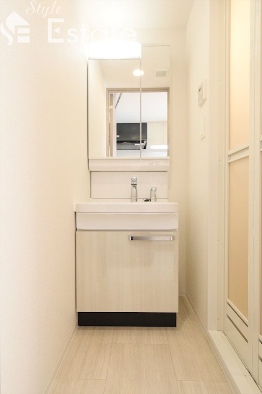 洗面設備　同仕様内装