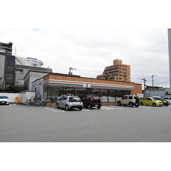 コンビニ　セブンイレブン富山上本町店（コンビニ）まで216m