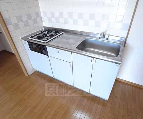 キッチン　広々としたシステムキッチンです。