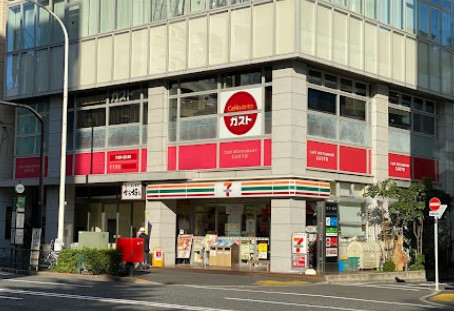 コンビニ　セブンイレブン新宿左門町店（コンビニ）まで140m