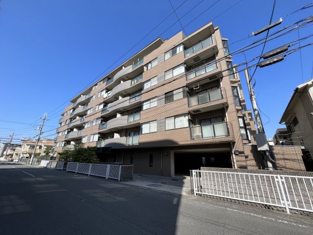 建物外観　オートロック付きでセキュリティ安心♪エレベータもあります！