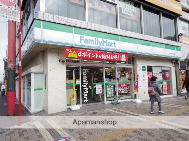 コンビニ　ファミリーマート（コンビニ）まで142m