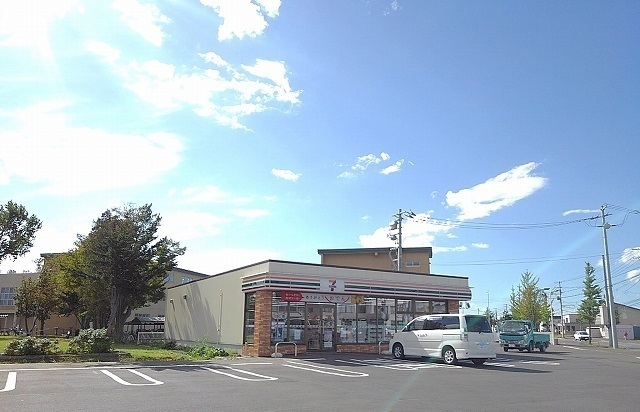 コンビニ　セブンイレブン（コンビニ）まで330m