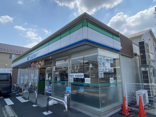 コンビニ　ファミリーマート豊田小坂町店（コンビニ）まで392m