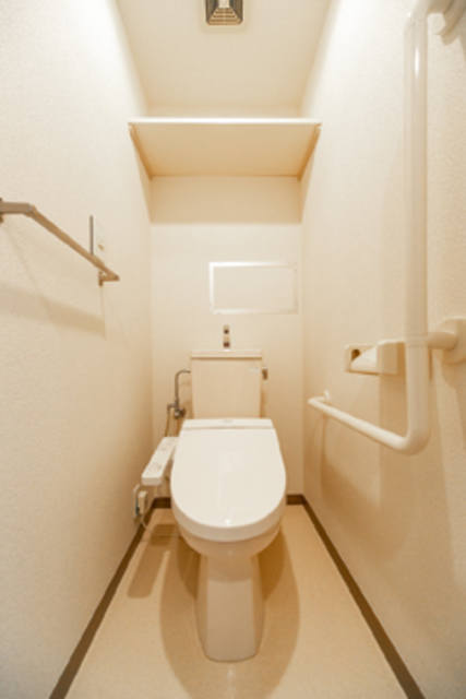 トイレ　※写真は同タイプ住戸です。