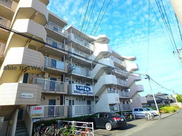 建物外観　駐車場