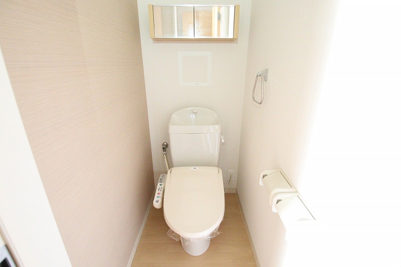トイレ　※同物件別号室写真となります。