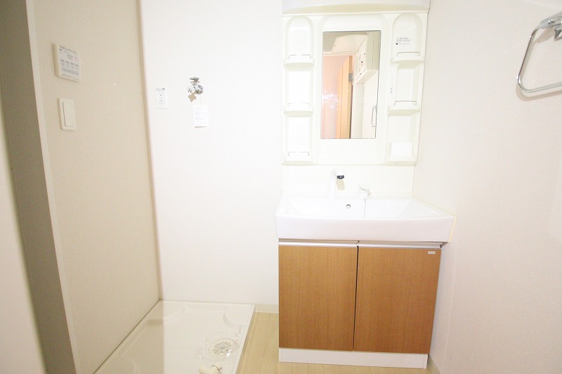 洗面設備　※同物件別号室写真となります。