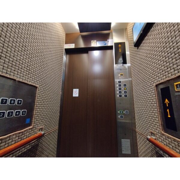 バス・シャワールーム　エレベーター内