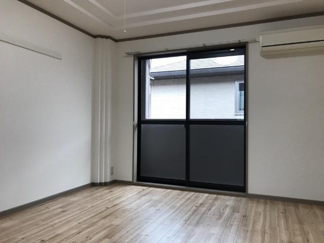 居室・リビング　室内