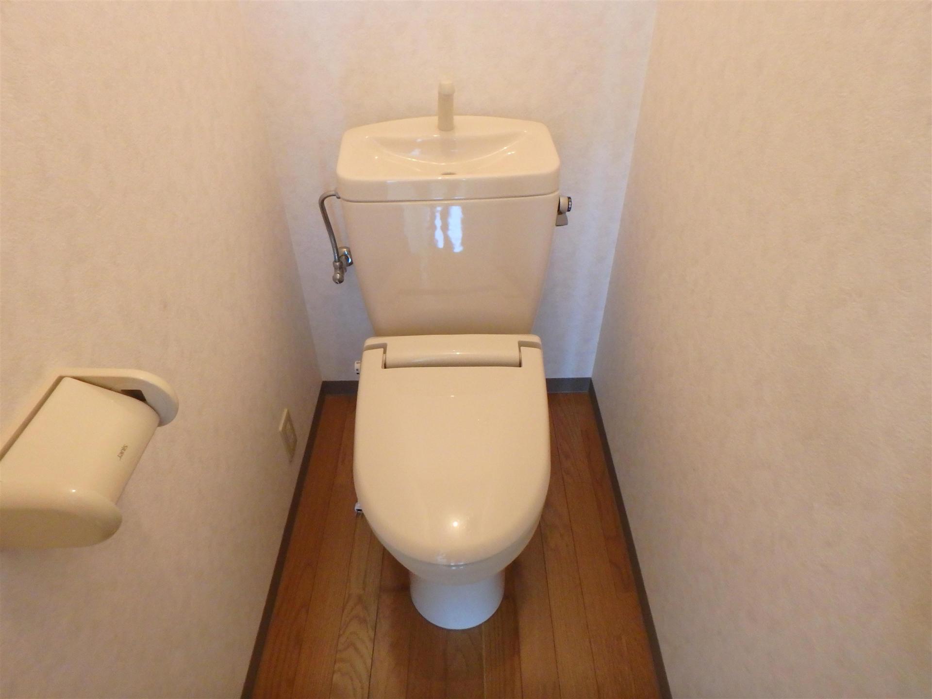 トイレ　暖房便座で寒い日も快適に☆