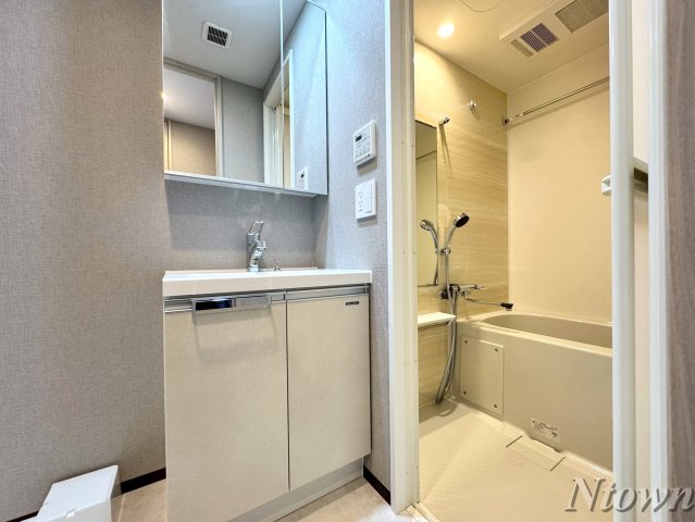 洗面設備　脱衣スペースもあります