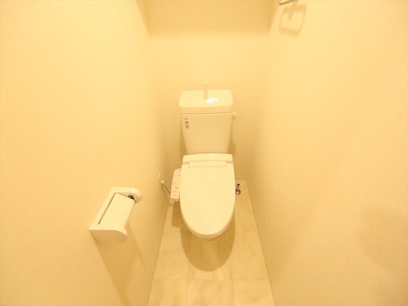 トイレ　温水洗浄暖房便座付トイレ