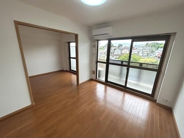 居室・リビング　南西向きです