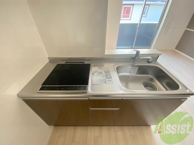 キッチン　キッチンはＩＨクッキングヒーター付でお掃除もお料理も楽ですね