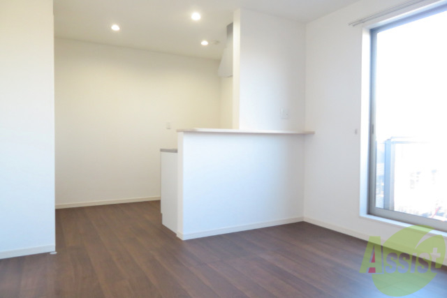 居室・リビング　広ーい室内で開放感もたっぷりですね。