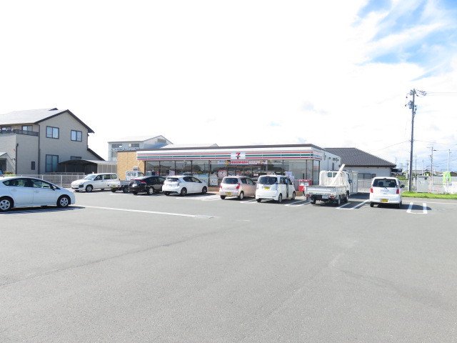コンビニ　セブンイレブン（コンビニ）まで511m