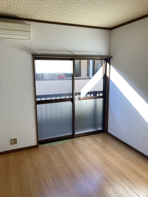 居室・リビング　※補修前の参考画像の為、設備等は現況優先。