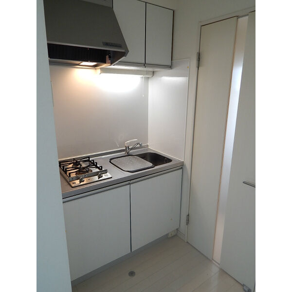 キッチン　(同物件写真)