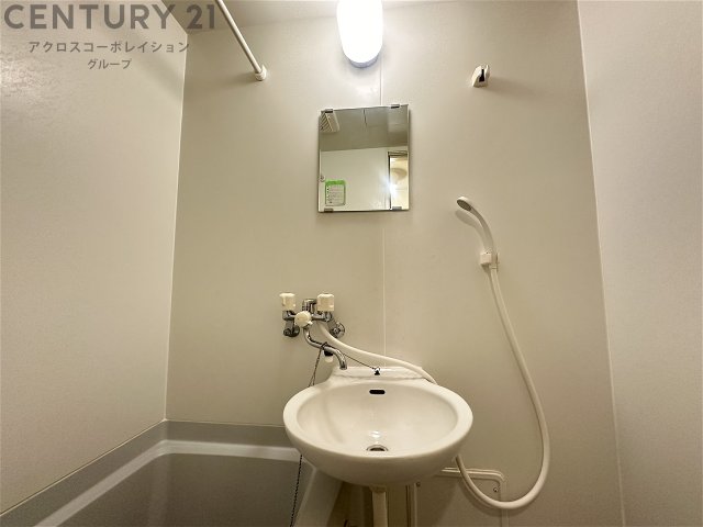 洗面設備　浴室内に洗面台付き！
