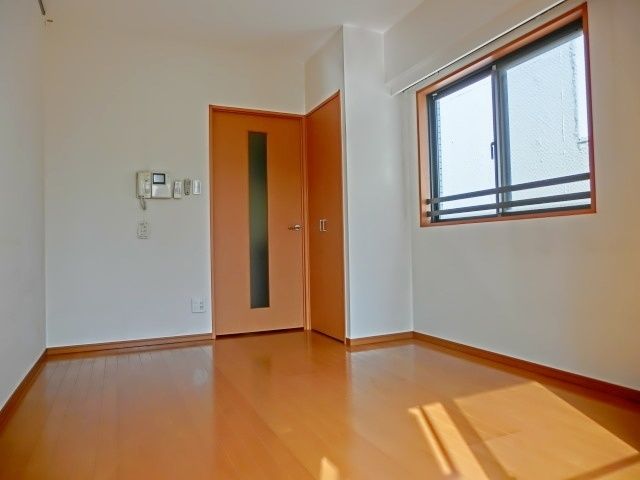 居室・リビング　２面採光の居室