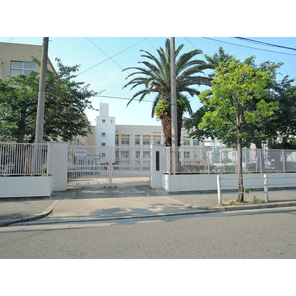 小学校　大阪市立塩草小学校（小学校）まで328m