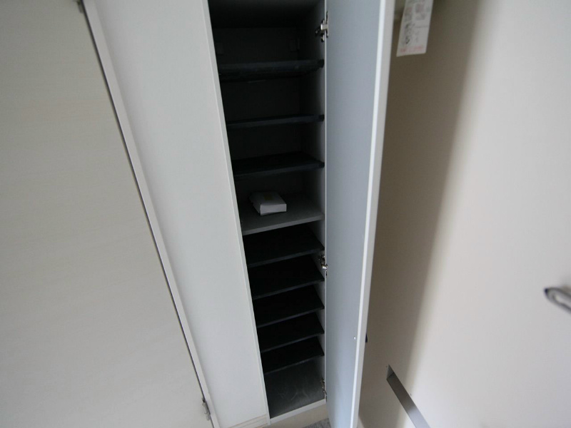 玄関　玄関　シューズボックス付（収納充実してます）