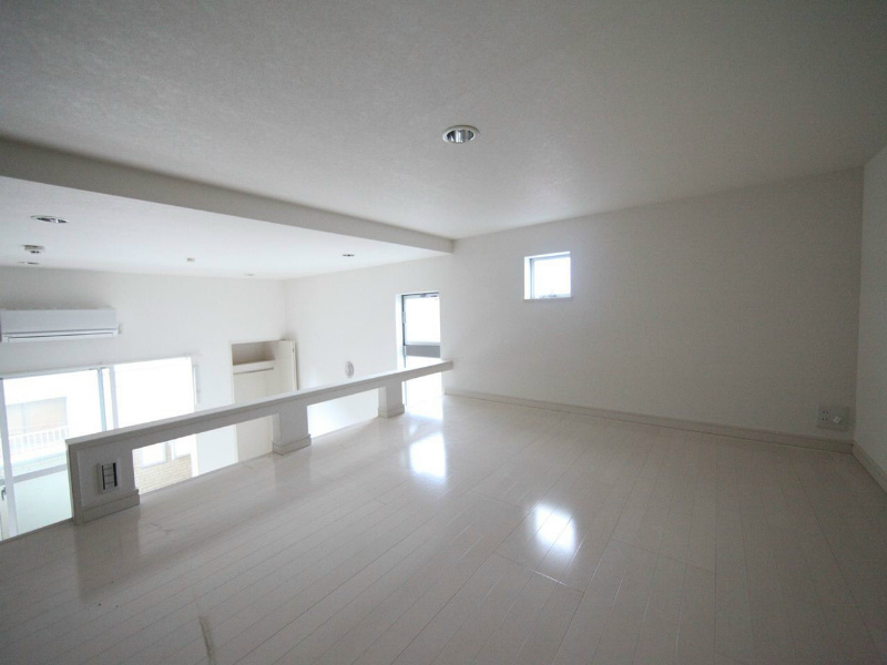 その他部屋・スペース　上階ロフト5.4帖（収納としてもお部屋しても使えます）