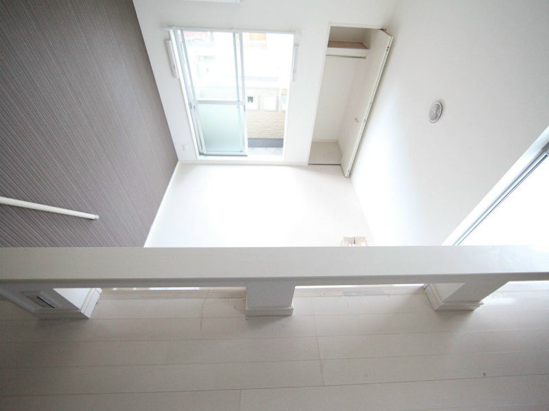 バルコニー　洋室6.8帖　上階ロフト5.4帖（収納でも部屋でも使えます）