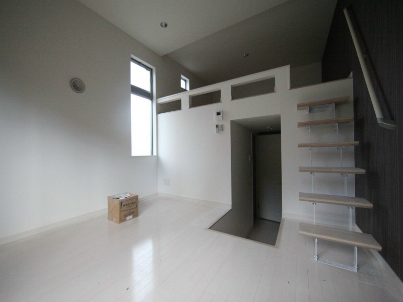 居室・リビング　洋室6.8帖　上階ロフト5.4帖（収納でも部屋でも使えます）