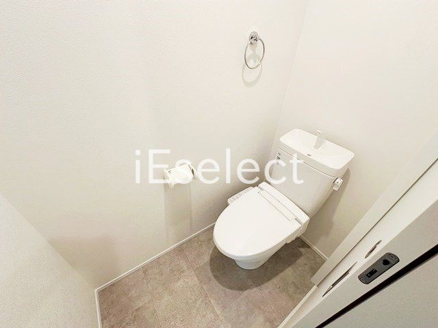 トイレ　温水洗浄便座付きのトイレ