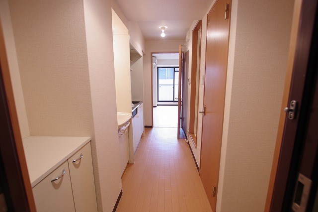 玄関　※同タイプのお部屋の画像です。