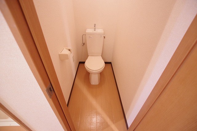 トイレ　※同タイプのお部屋の画像です。