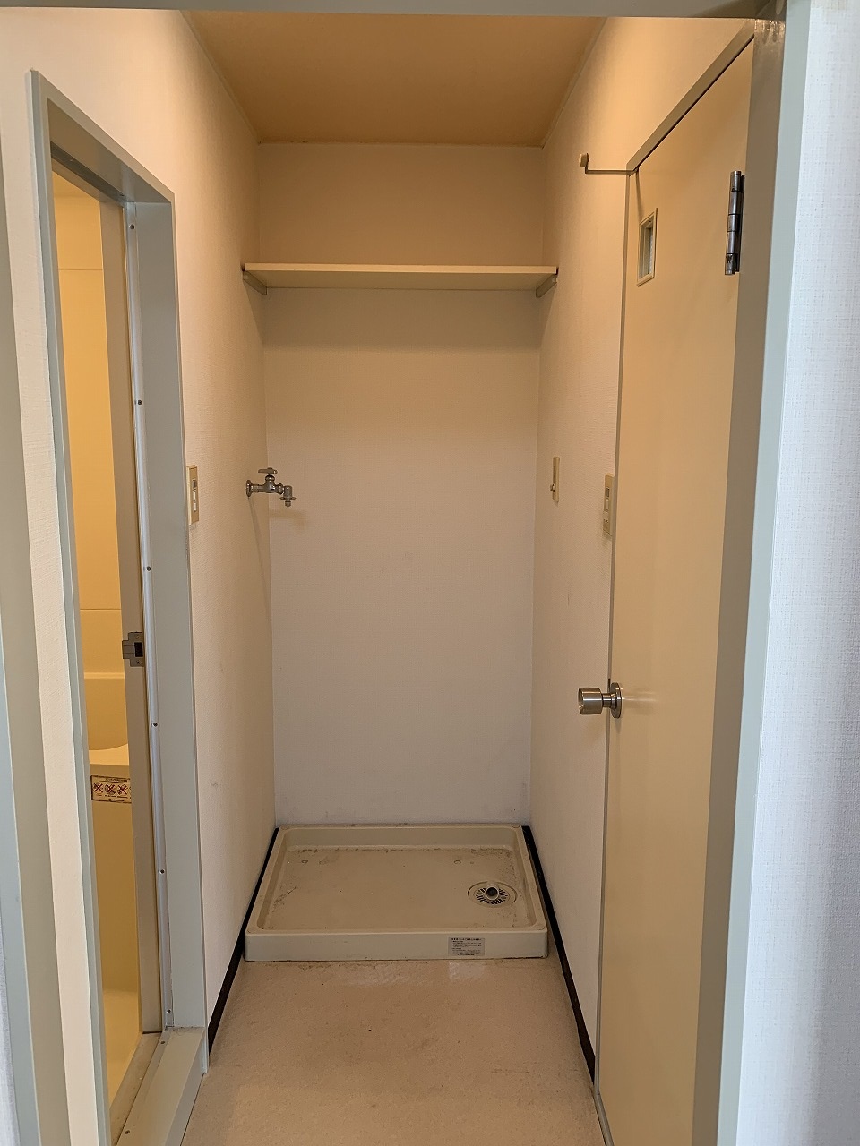 洗面設備　室内洗濯機置場　別部屋参考写真