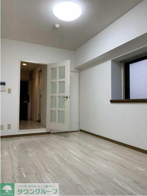 居室・リビング　南向きで日当たりの良い洋室です