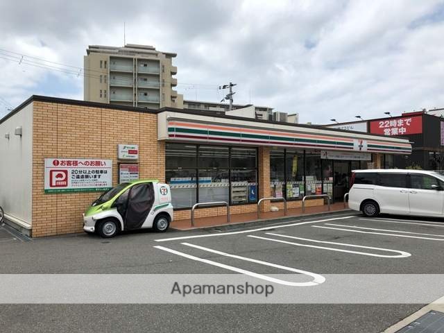 コンビニ　セブンイレブン（コンビニ）まで195m