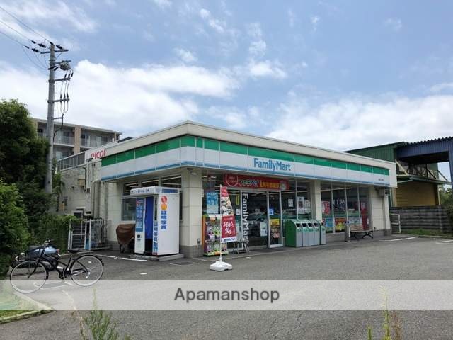 コンビニ　ファミリーマート（コンビニ）まで423m