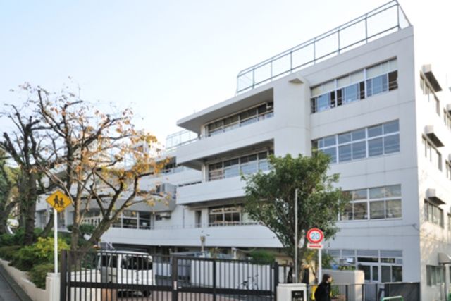 小学校　港区立笄小学校（小学校）まで886m