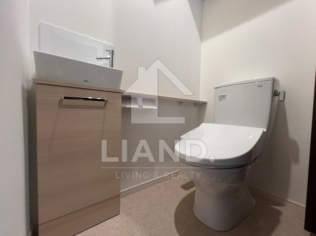 トイレ　YAKUIN SQUARE