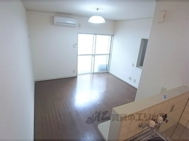 居室・リビング　この家賃では珍しいカウンター付き