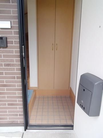 玄関　靴箱完備
