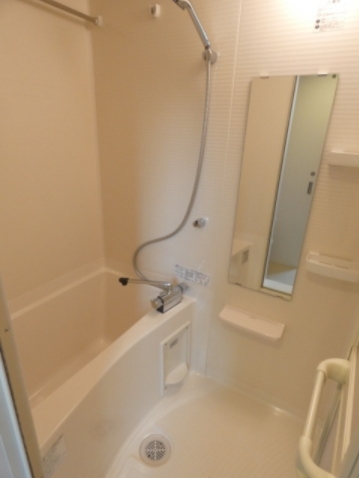 バス・シャワールーム　同物件、別部屋のお写真です