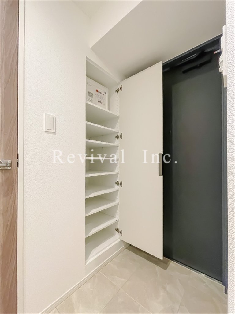 玄関　スッキリとした玄関でございます