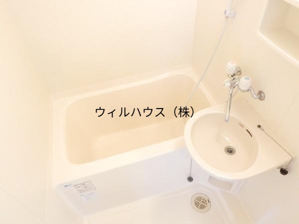 バス・シャワールーム　キレイにリフォームされています！