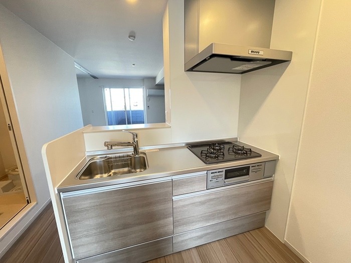 キッチン　３口コンロ・グリル付きです☆