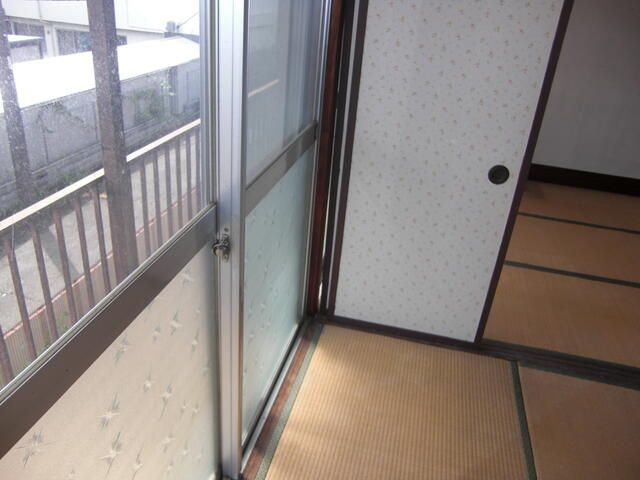 バルコニー　2階はベランダ、１階はテラス