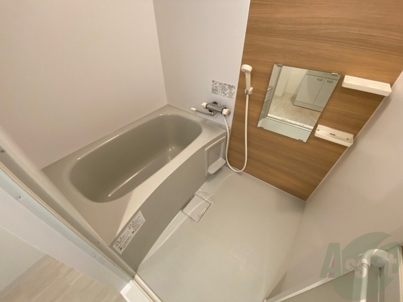 バス・シャワールーム　お風呂になります。一日の疲れを癒してくださいね