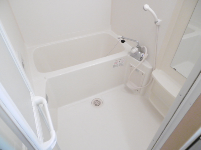 バス・シャワールーム　キレイなお風呂場です